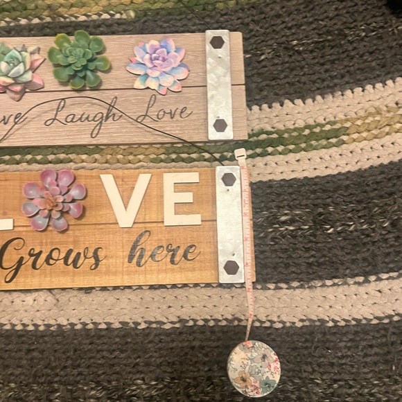 Hanging signs with 3D type flower component- comment green or purple - Picture 8 of 9